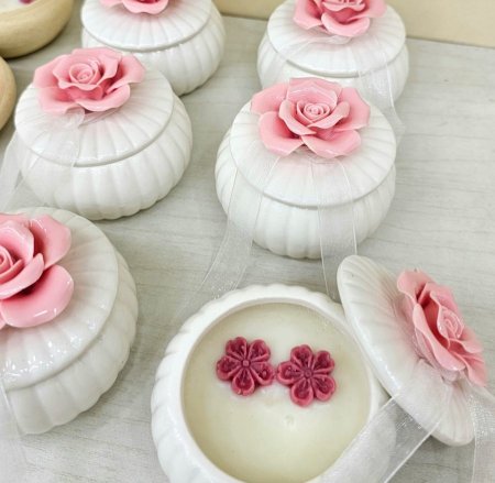 مضيفة الوردة