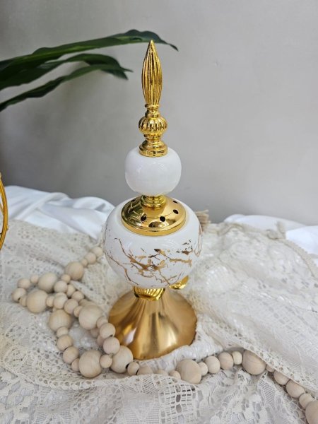 مبخرة بخور لون أبيض