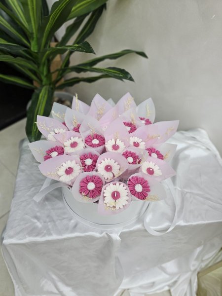 البوكس مع 24 وردة اقحوان