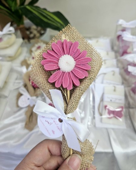 وردة الاقحوان تغليف خيش